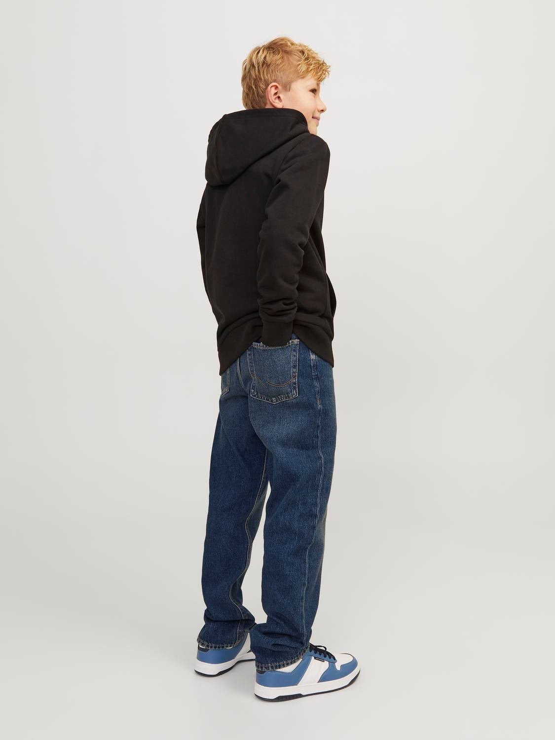 model_shot-back